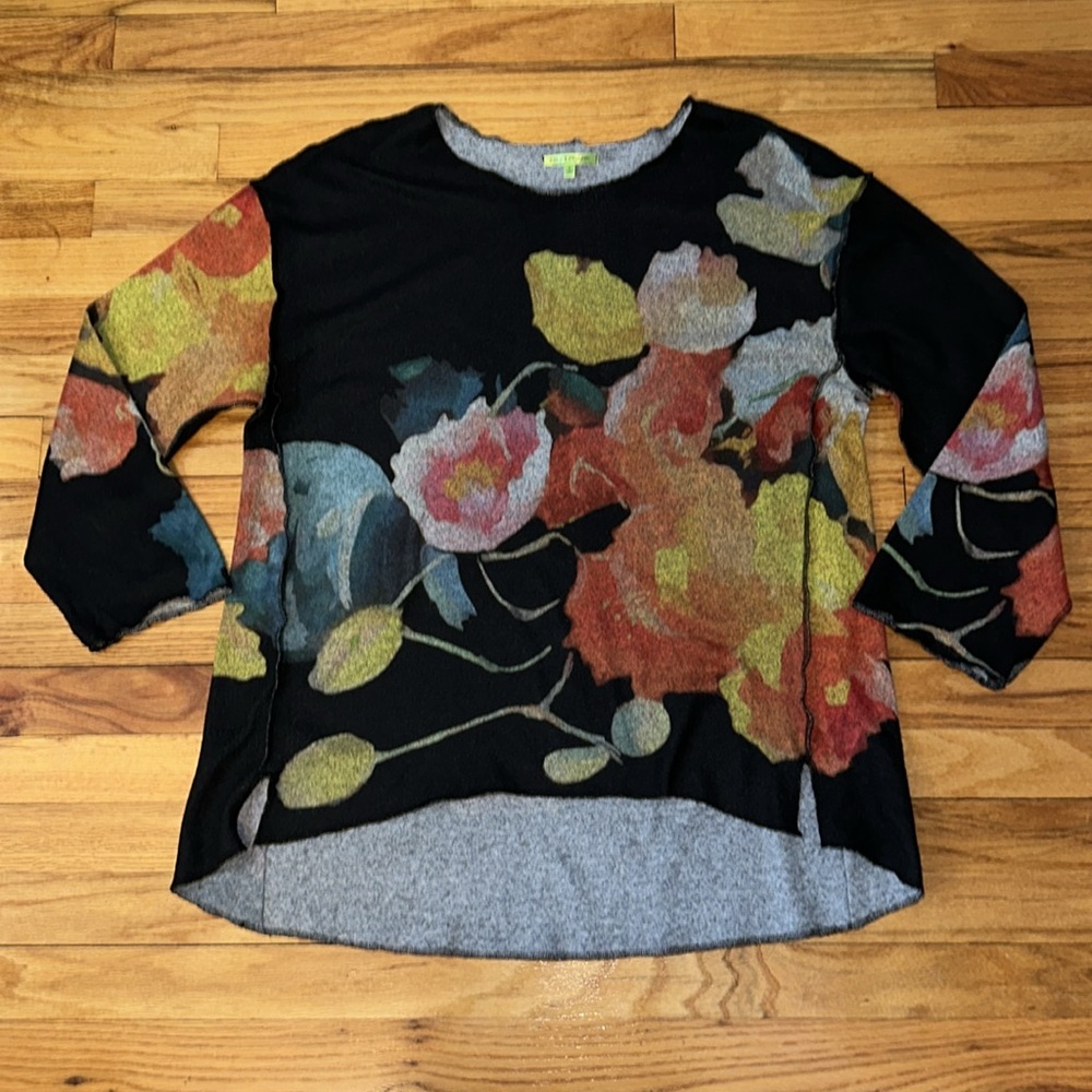 🎤🎉 Lily London Floral Sweater Top Sz L